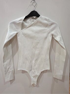 Cushnie et Ochs Asymmetric White Long-Sleeve Bodysuit